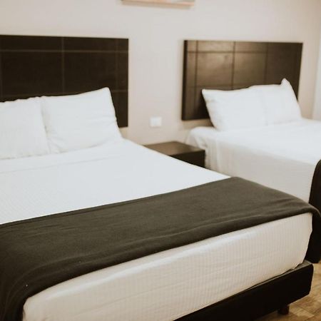 Hotel Capital Frontera مونكلوفا المظهر الخارجي الصورة