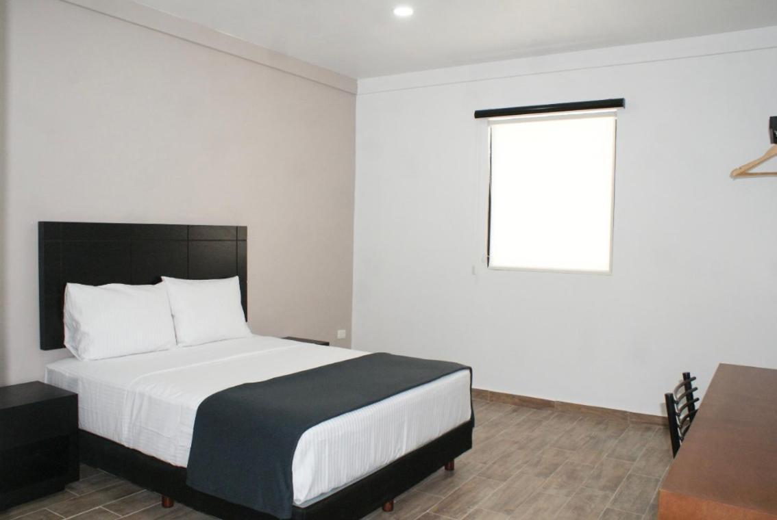 Hotel Capital Frontera مونكلوفا المظهر الخارجي الصورة