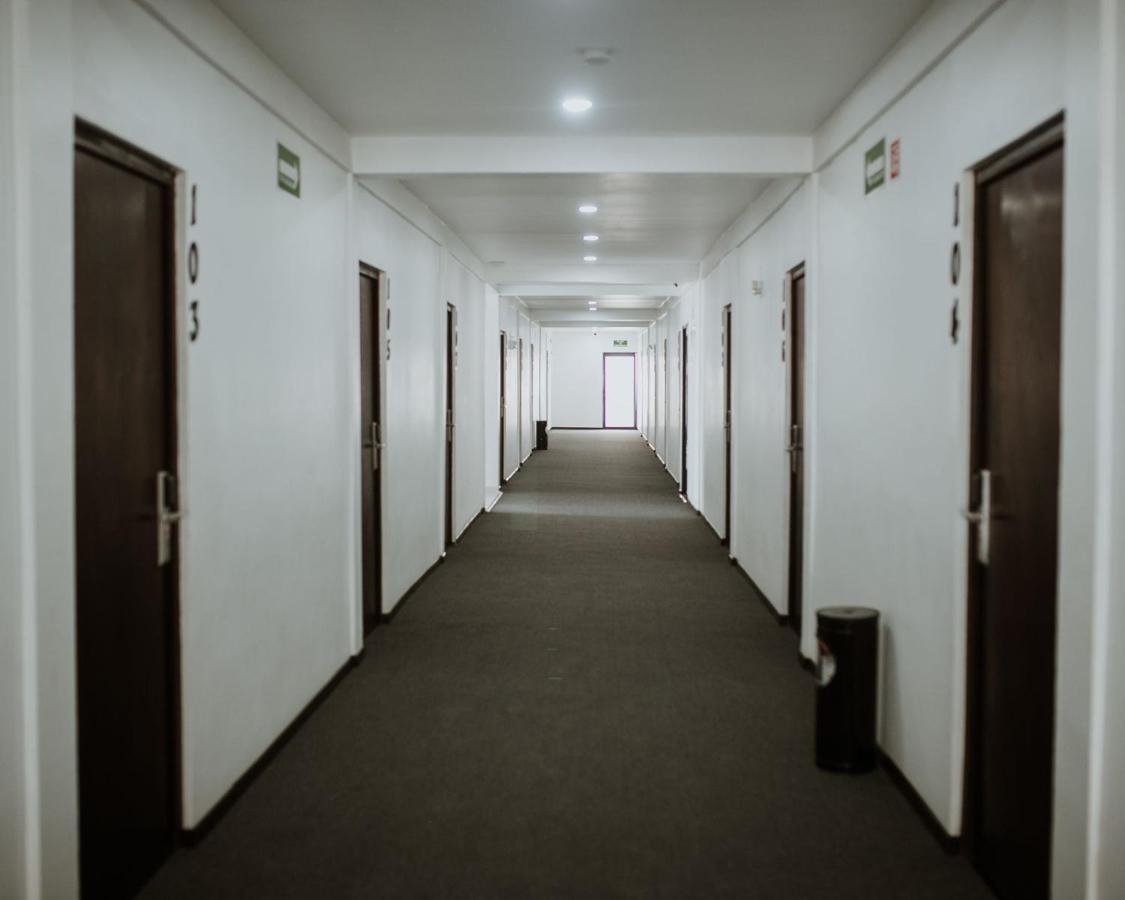 Hotel Capital Frontera مونكلوفا المظهر الخارجي الصورة