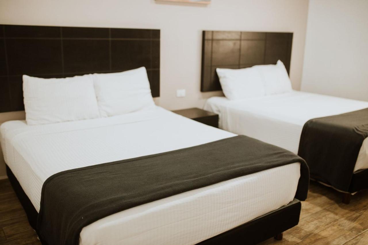 Hotel Capital Frontera مونكلوفا المظهر الخارجي الصورة